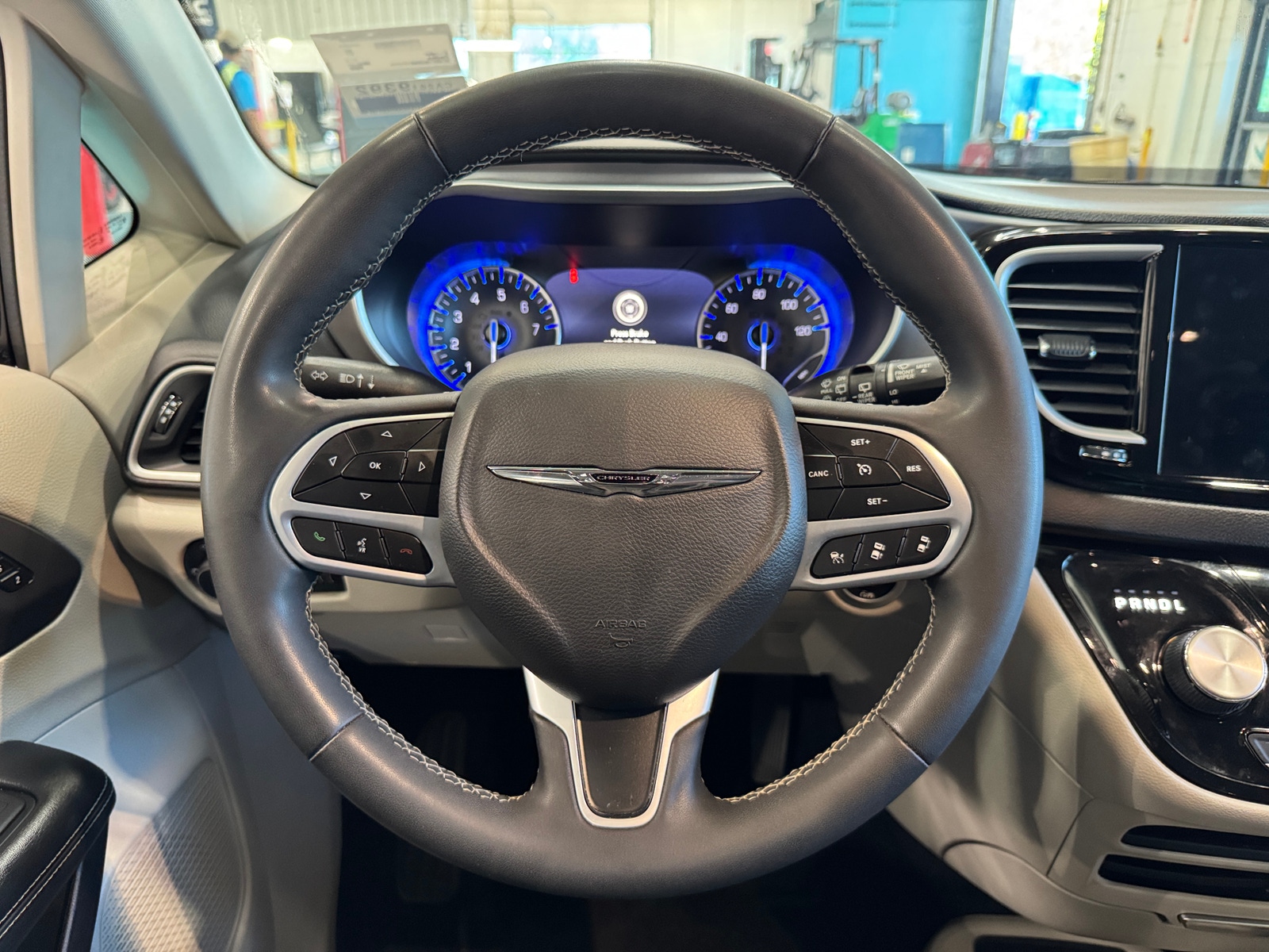 Thumbnail: 2022 Chrysler Pacifica - 4