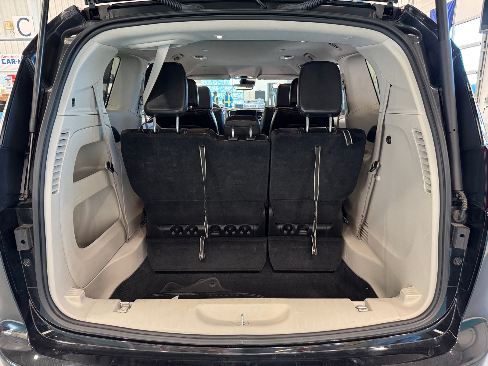 Thumbnail: 2022 Chrysler Pacifica - 6