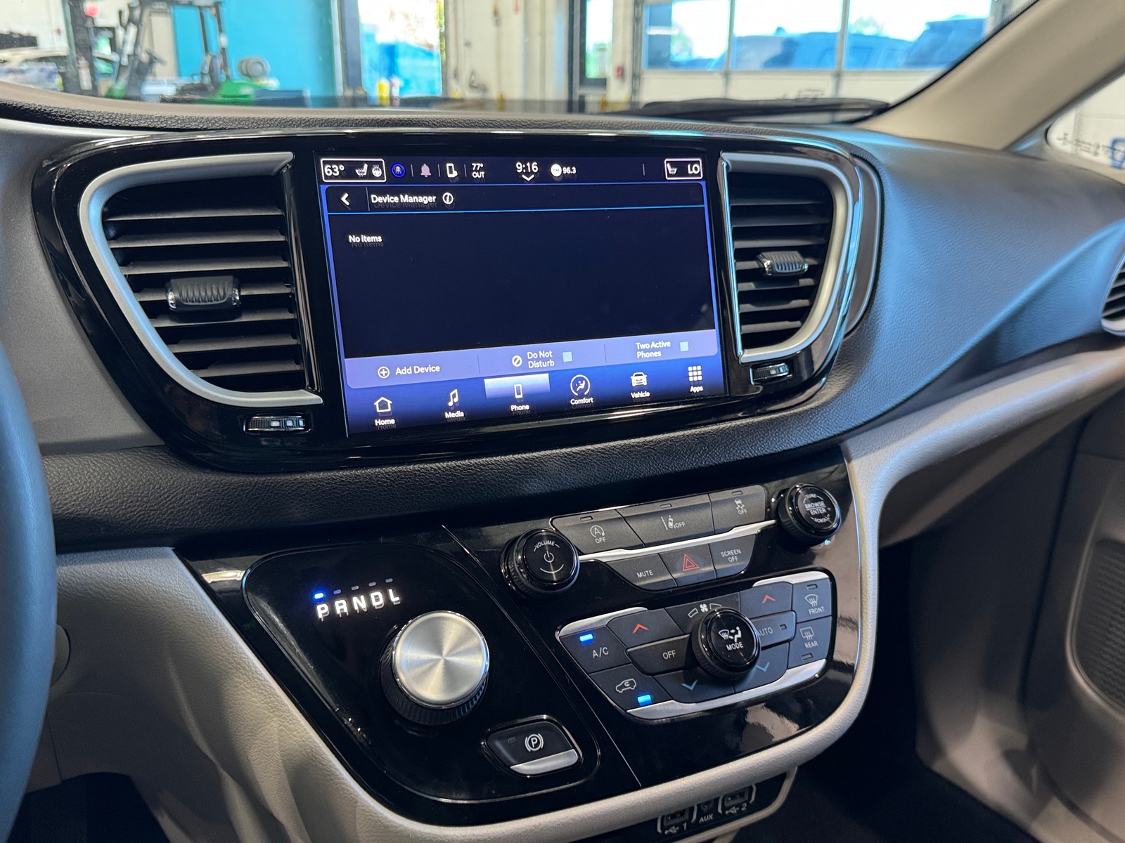 Thumbnail: 2022 Chrysler Pacifica - 3
