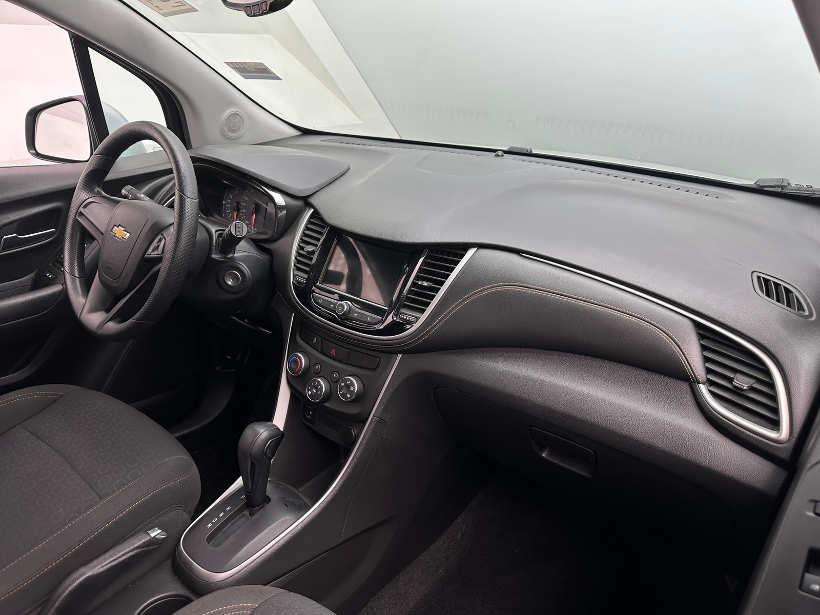 Thumbnail: 2018 Chevrolet Trax - 3