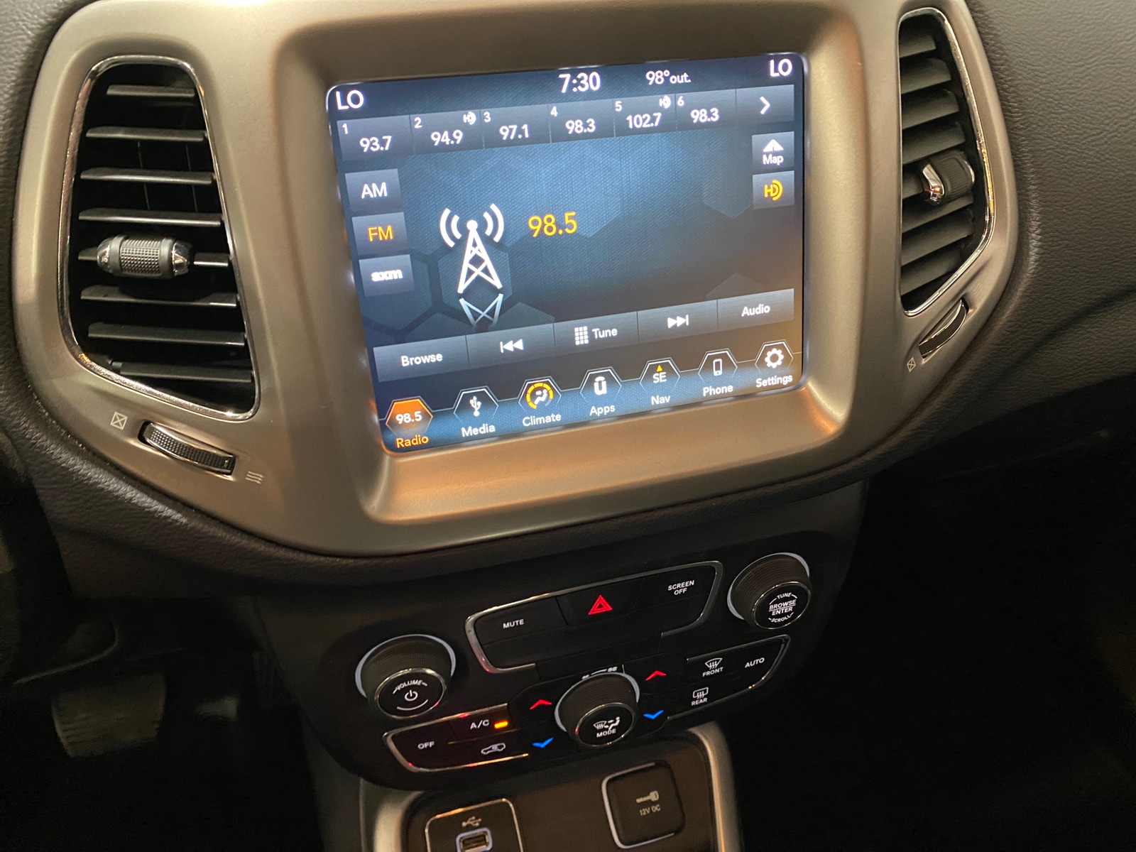 Thumbnail: 2018 Jeep Compass - 4