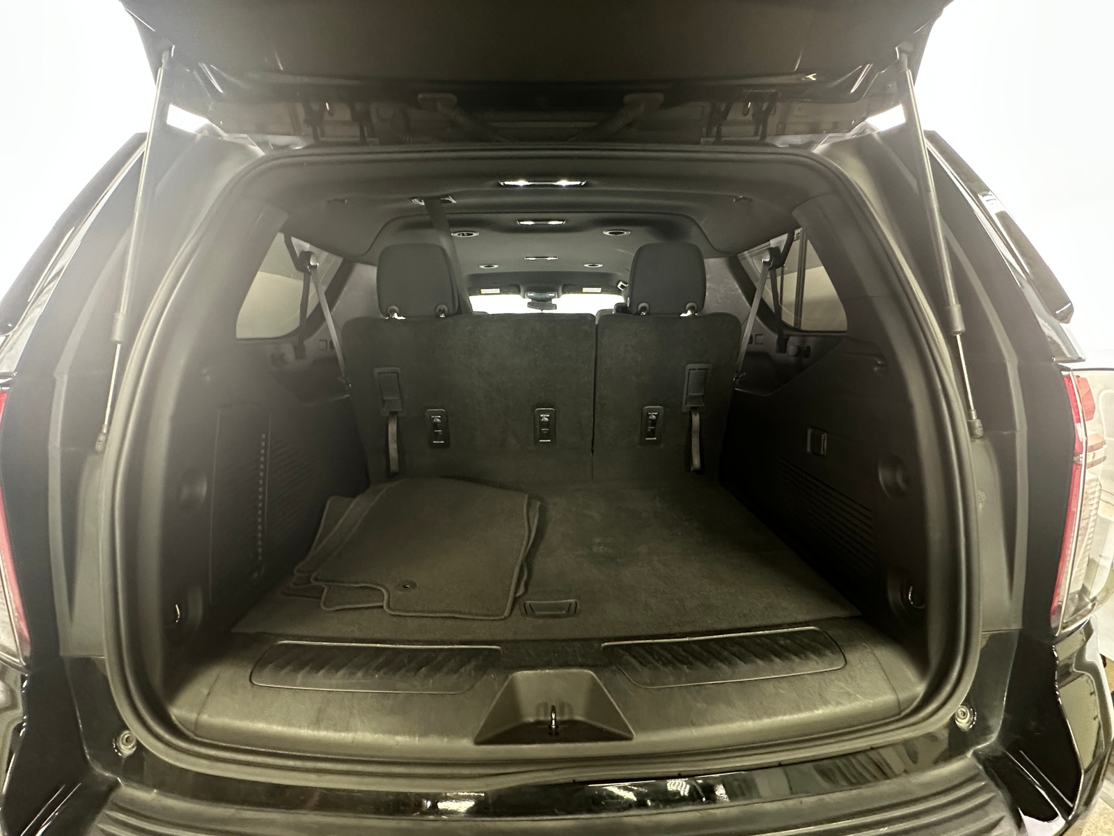 Thumbnail: 2023 Chevrolet Suburban - 7