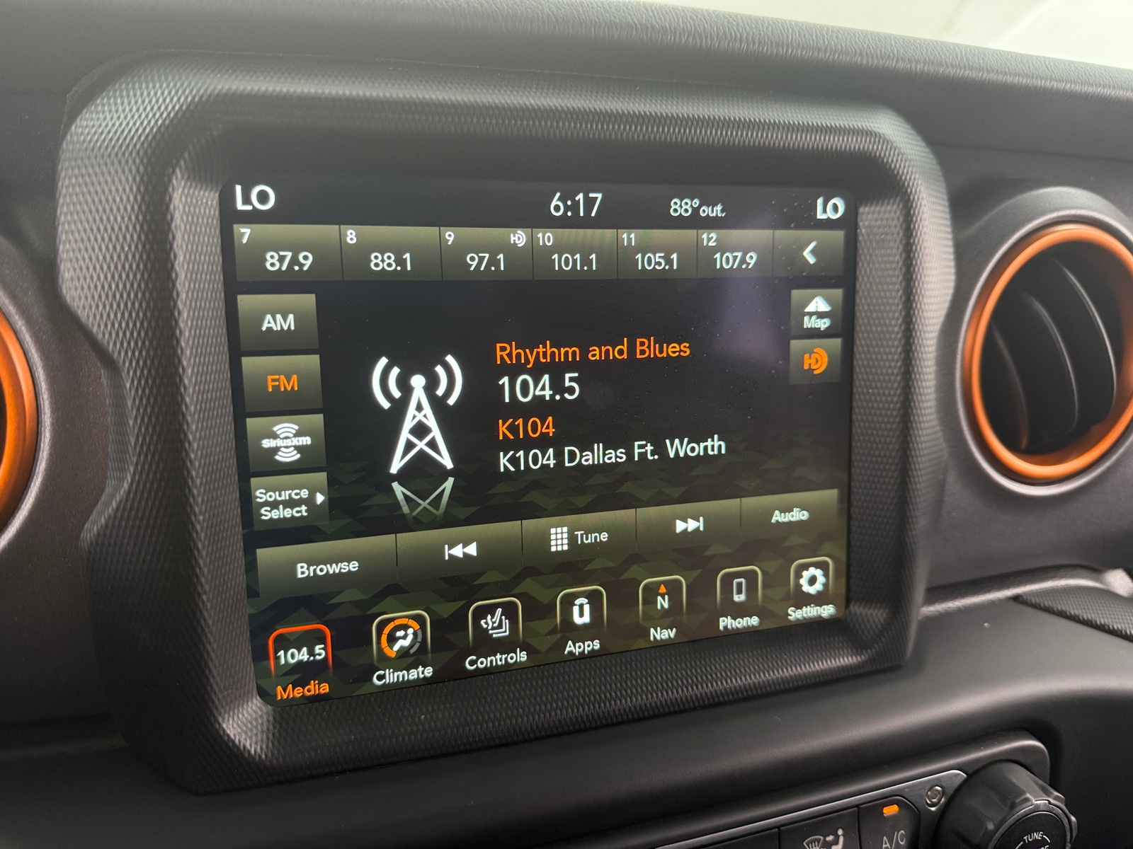 Thumbnail: 2020 Jeep Gladiator - 3