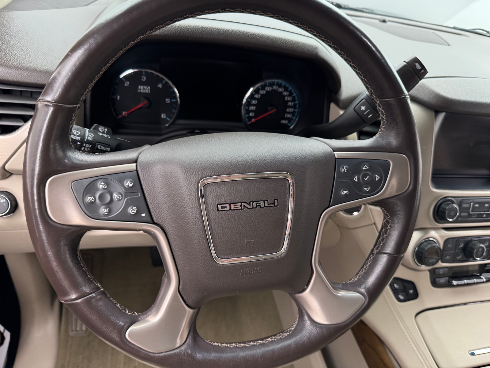 Thumbnail: 2018 GMC Yukon XL - 4