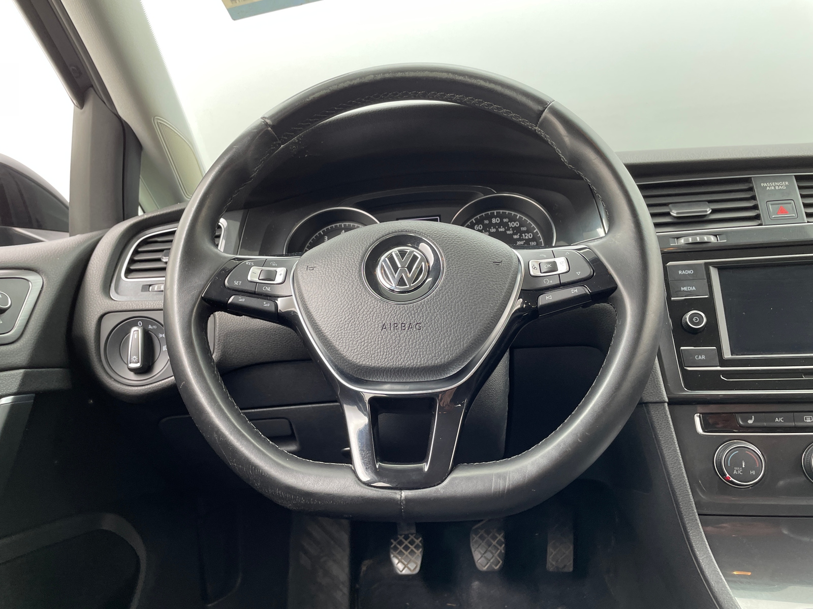 Thumbnail: 2018 Volkswagen e-Golf - 5