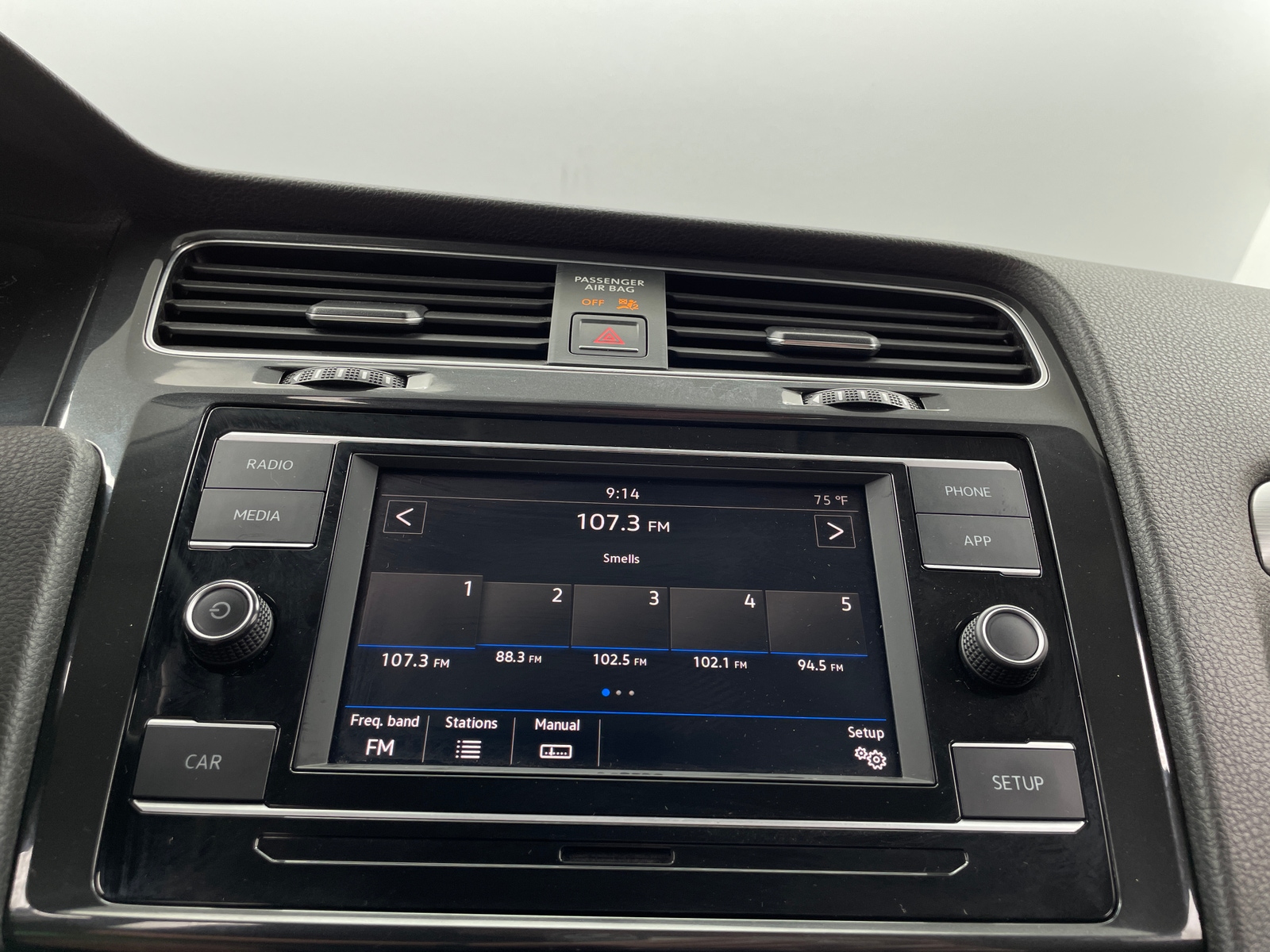 Thumbnail: 2018 Volkswagen e-Golf - 4