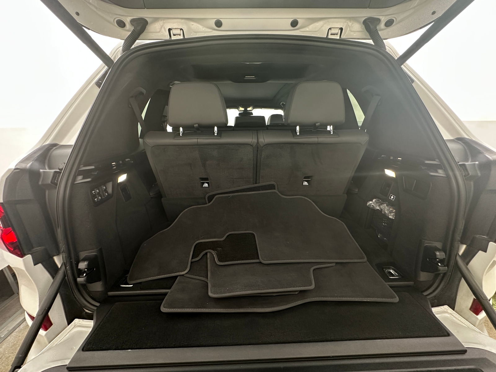 Thumbnail: 2022 BMW X7 - 7