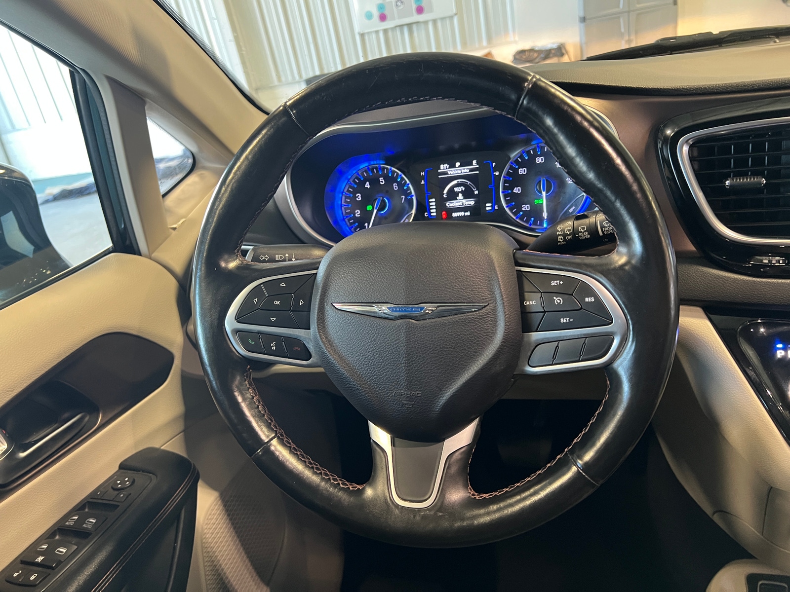 Thumbnail: 2019 Chrysler Pacifica - 4