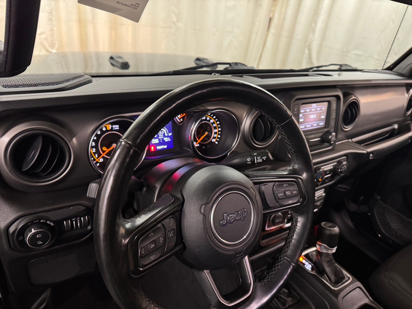 Thumbnail: 2021 Jeep Gladiator - 3