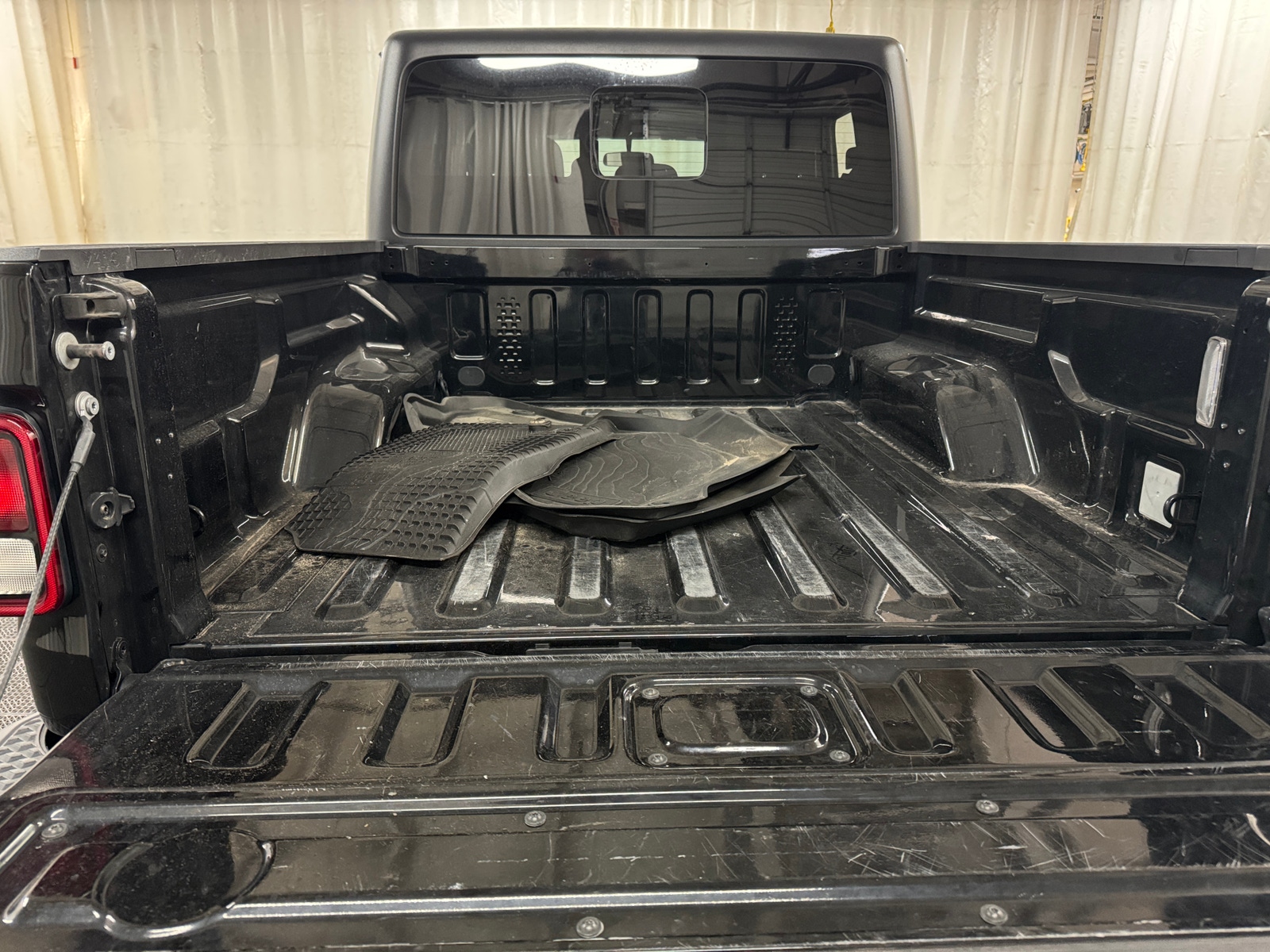 Thumbnail: 2021 Jeep Gladiator - 7