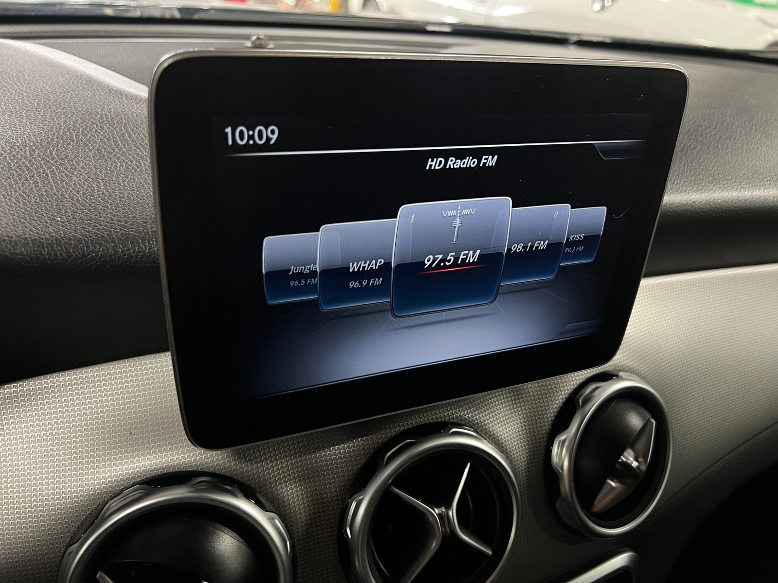 Thumbnail: 2019 Mercedes-Benz GLA - 3
