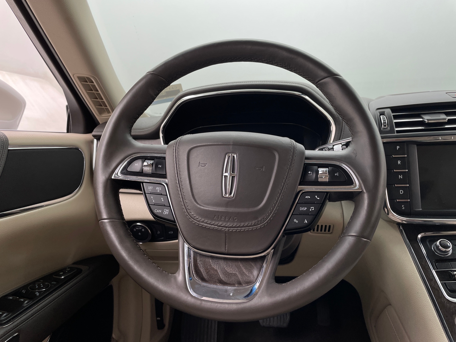 Thumbnail: 2019 Lincoln Continental - 4