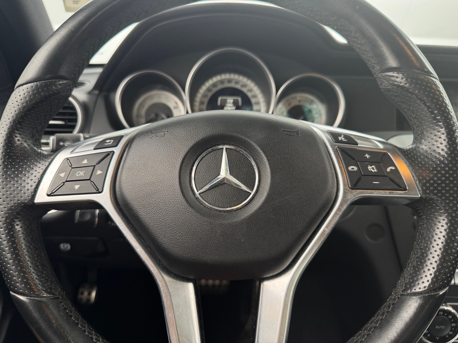 Thumbnail: 2015 Mercedes-Benz C-Class - 3