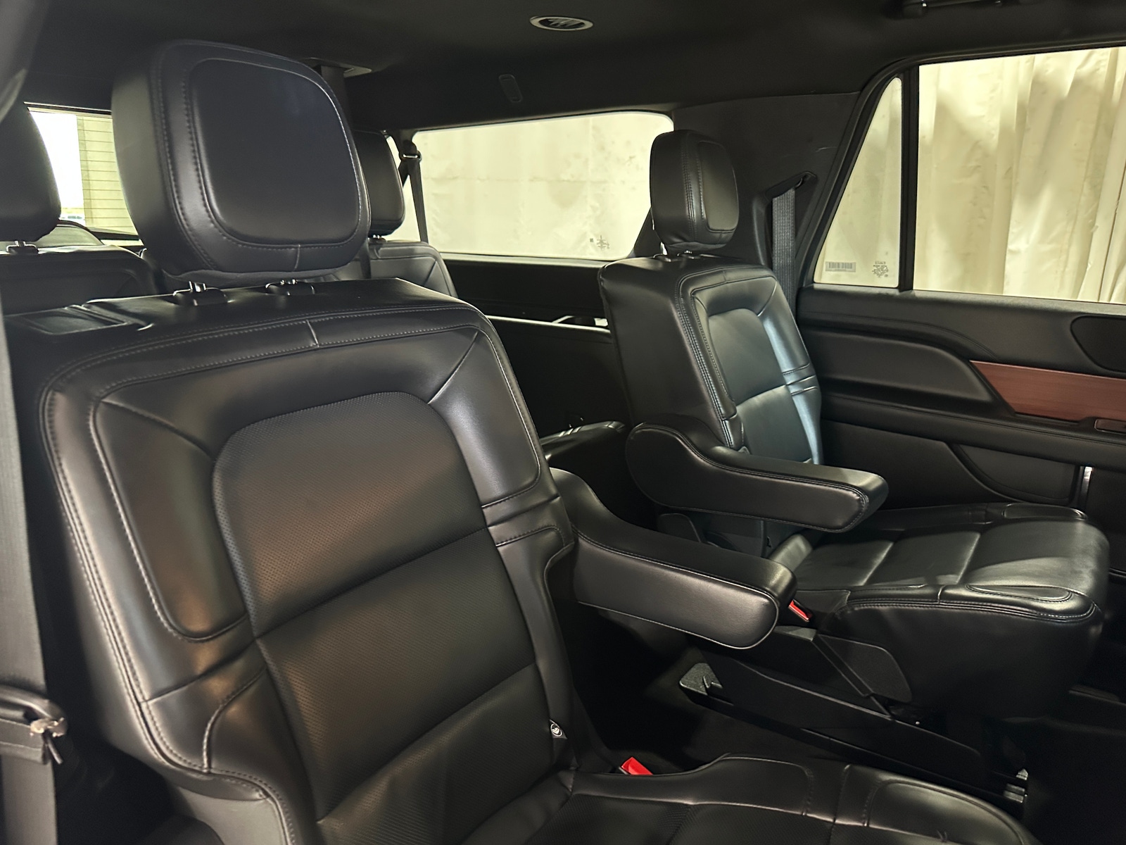 Thumbnail: 2022 Lincoln Navigator L - 5
