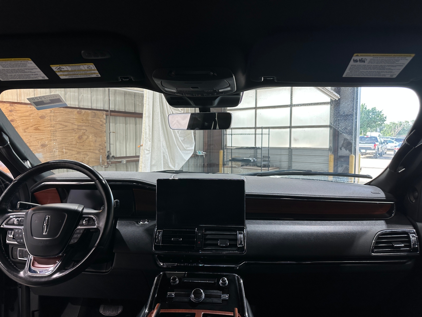 Thumbnail: 2022 Lincoln Navigator L - 2