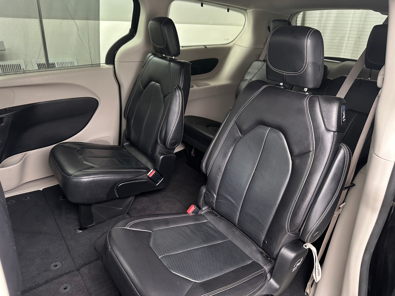 Thumbnail: 2022 Chrysler Pacifica - 5
