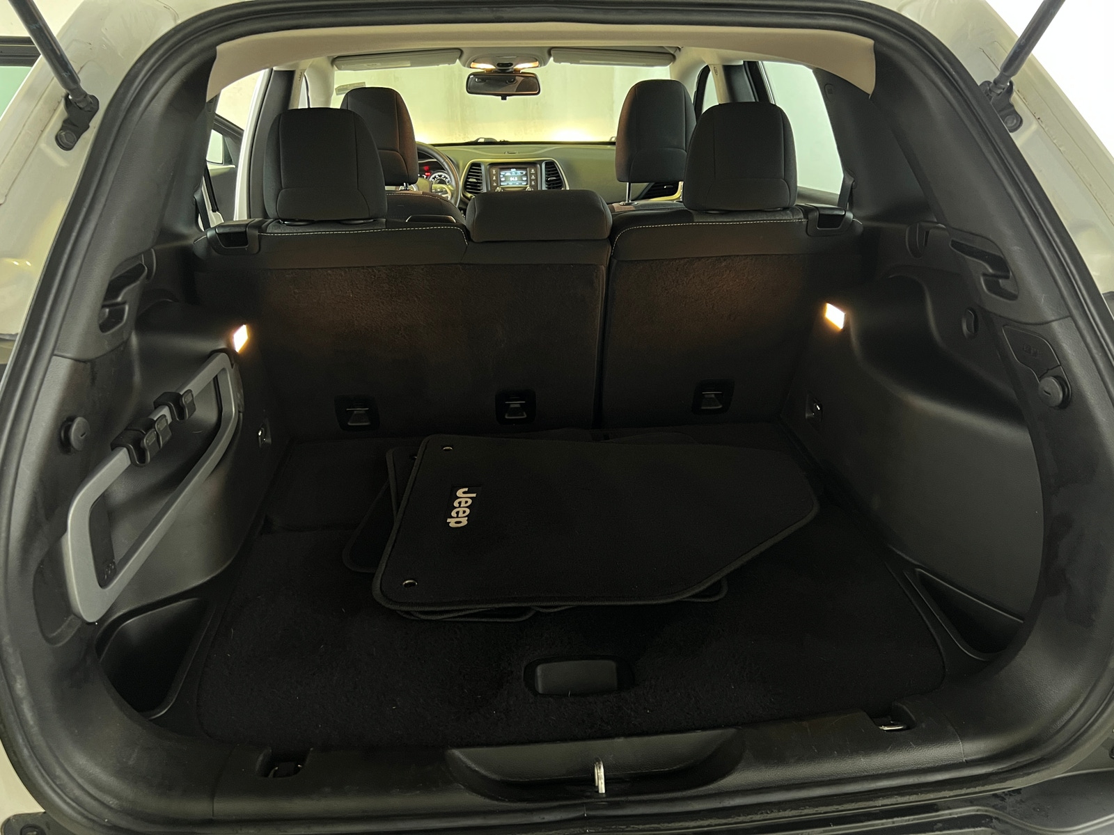 Thumbnail: 2015 Jeep Cherokee - 7