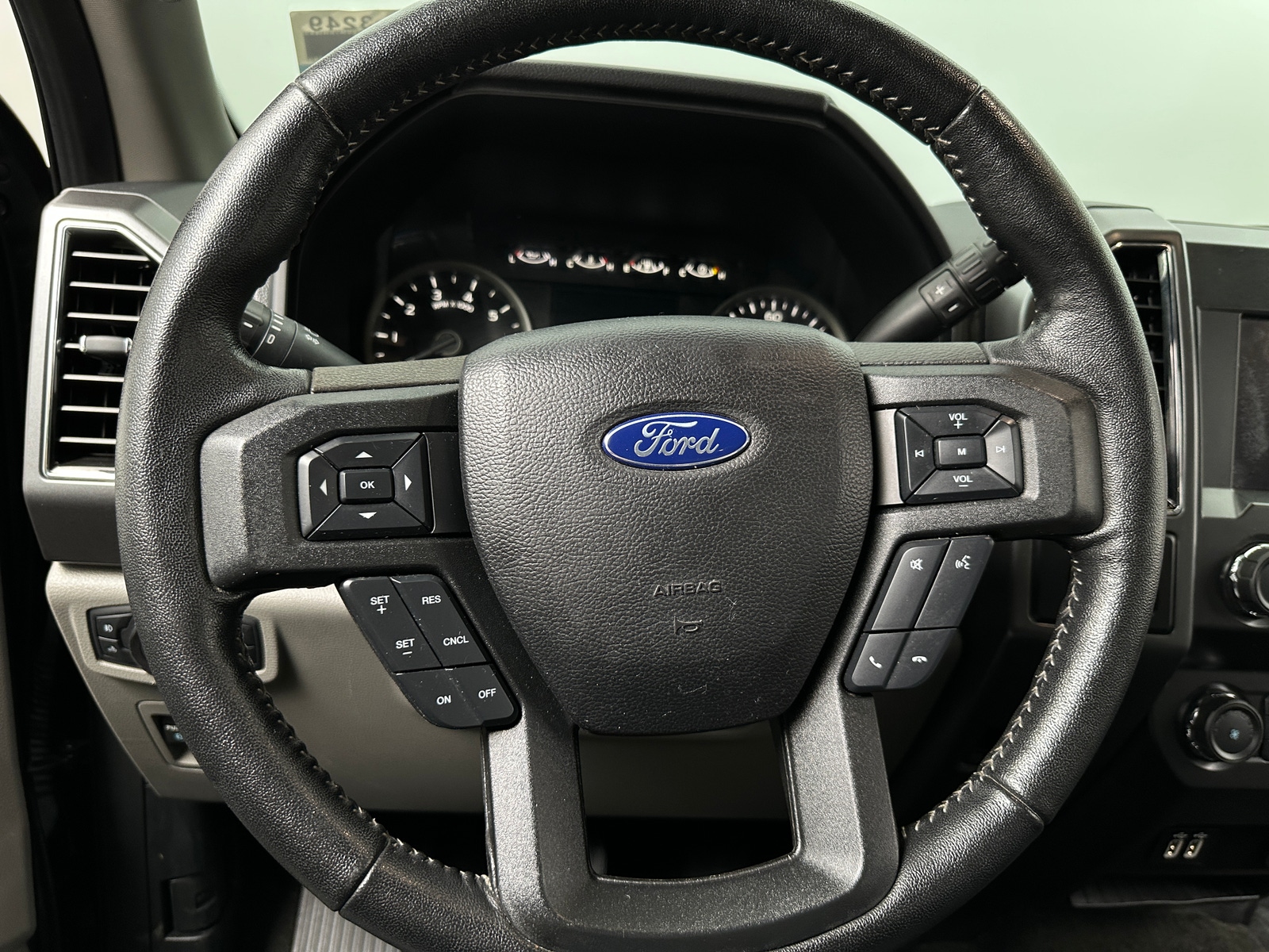 Thumbnail: 2019 Ford Econoline - 5