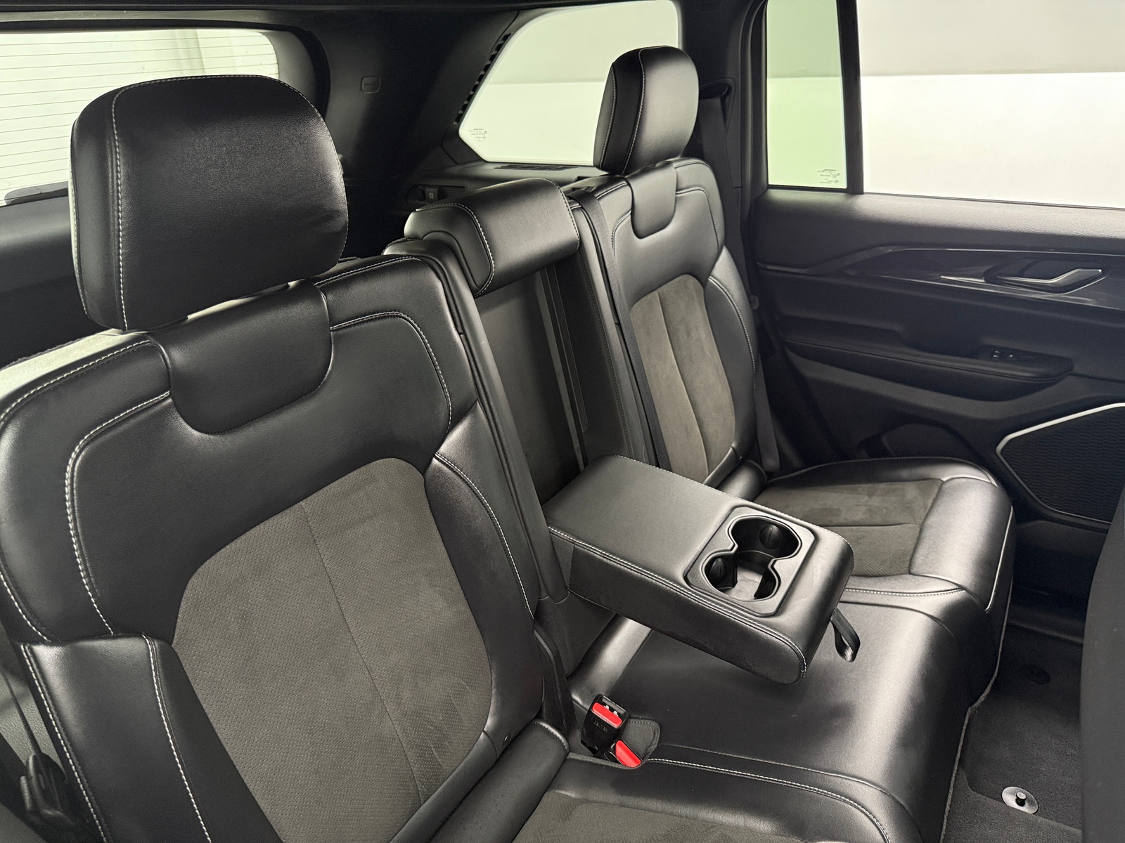 Thumbnail: 2022 Jeep Grand Cherokee - 5