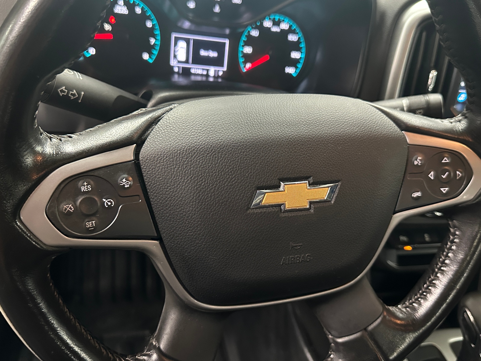 Thumbnail: 2022 Chevrolet Colorado - 5
