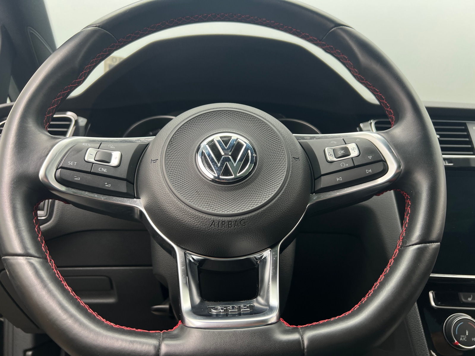 Thumbnail: 2018 Volkswagen Golf - 4