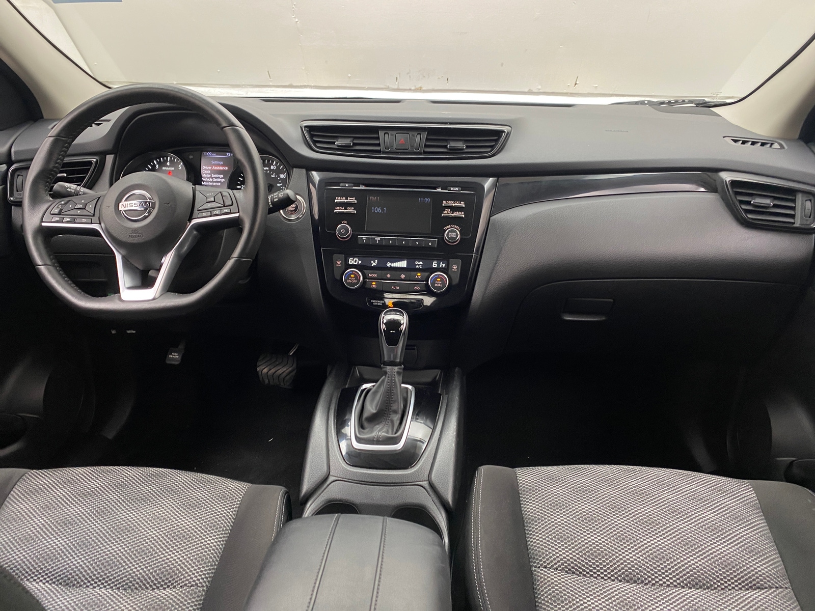 Thumbnail: 2018 Nissan Rogue Sport - 3