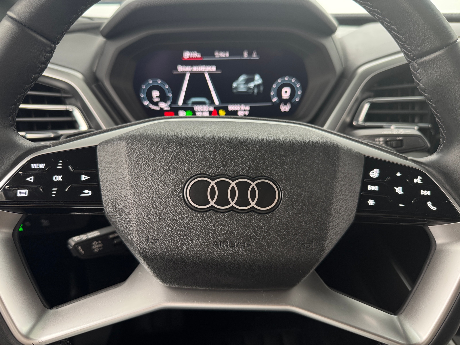 Thumbnail: 2023 Audi Q4 e-tron - 4