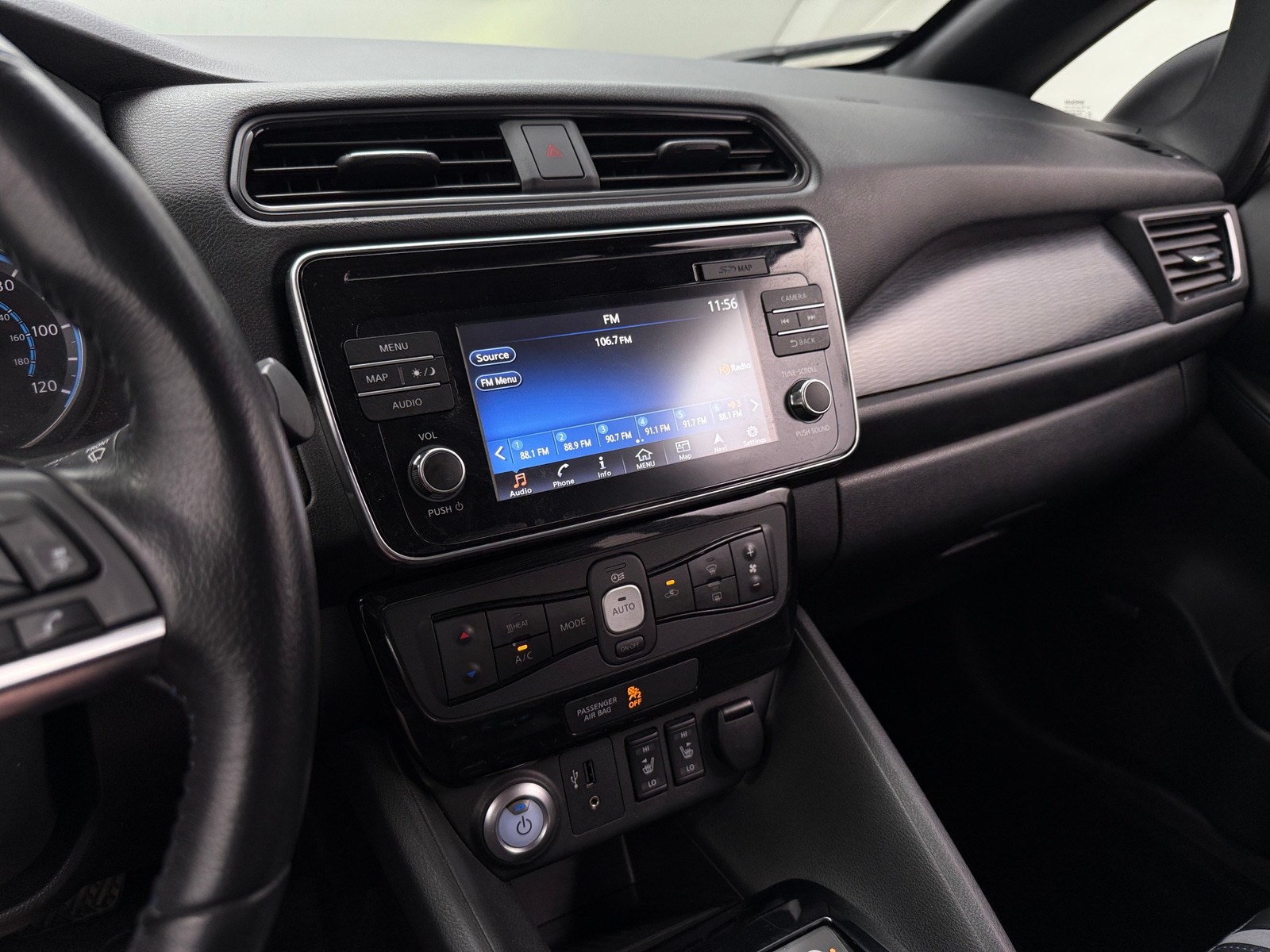 Thumbnail: 2018 Nissan Leaf - 3