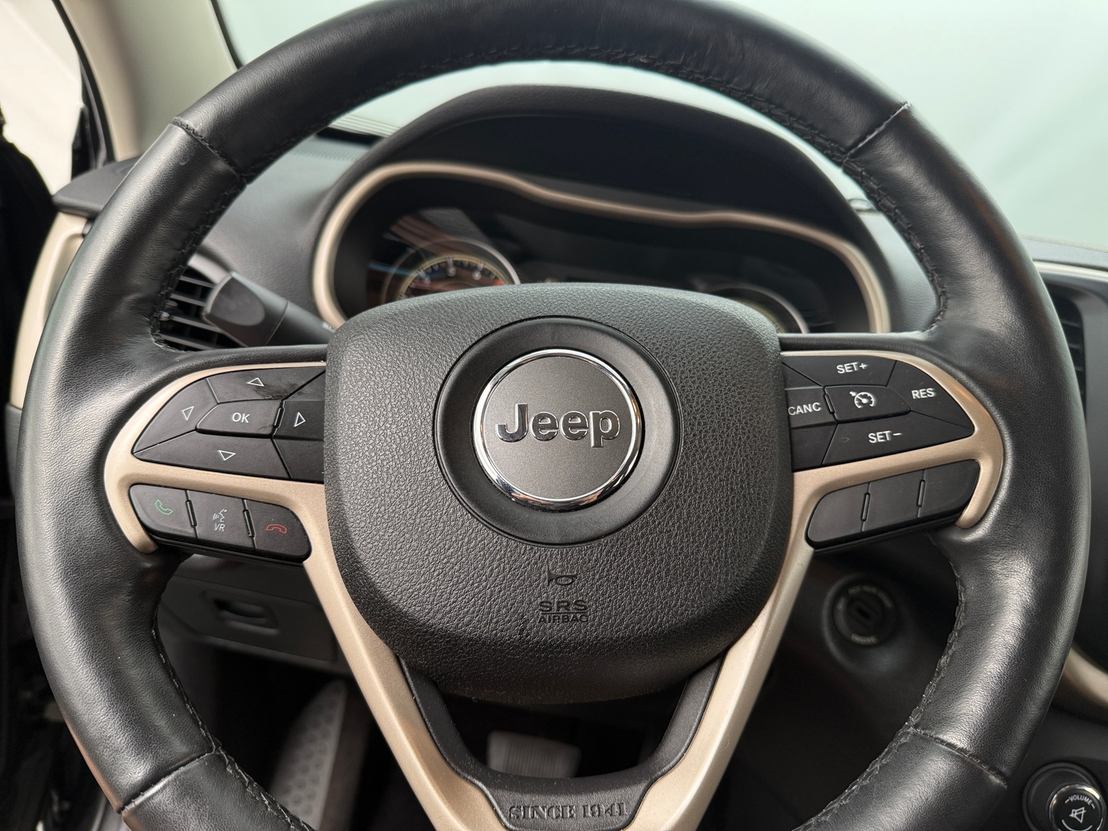 Thumbnail: 2016 Jeep Cherokee - 5