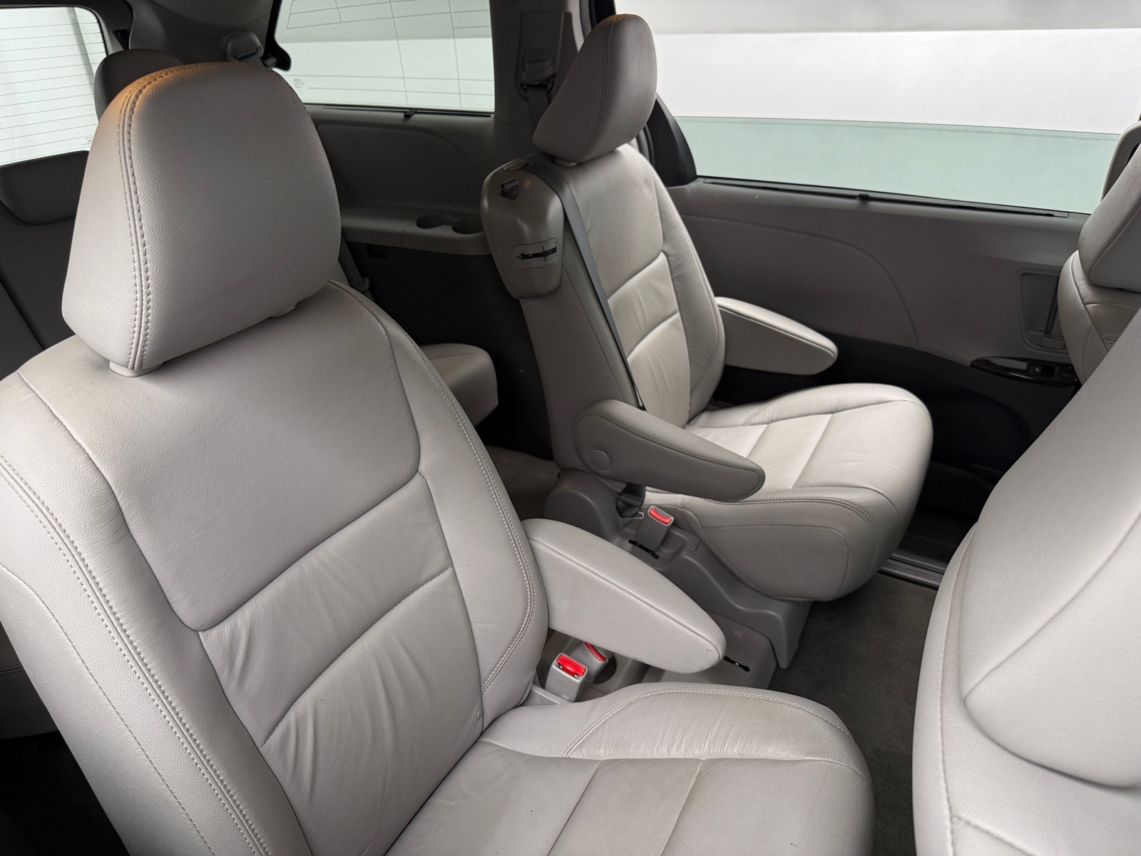 Thumbnail: 2019 Toyota Sienna - 5