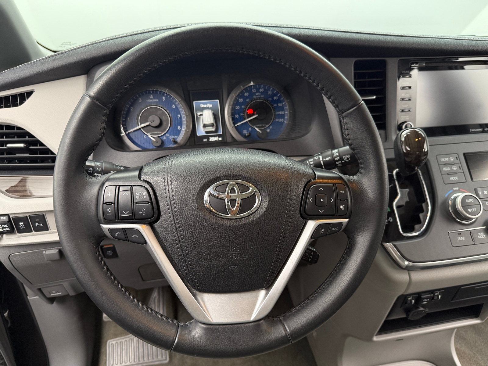 Thumbnail: 2019 Toyota Sienna - 4