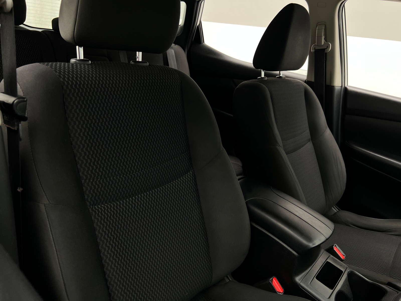 Thumbnail: 2017 Nissan Rogue Sport - 2