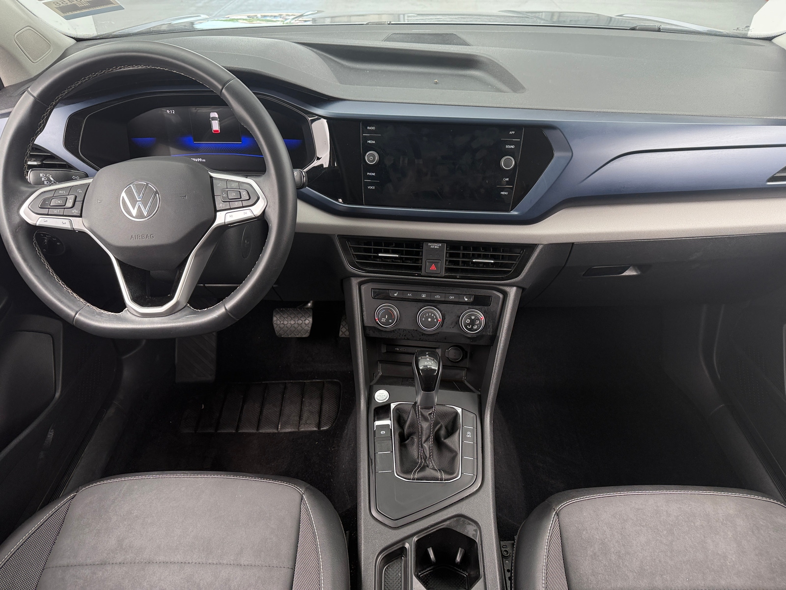 Thumbnail: 2022 Volkswagen Taos - 3