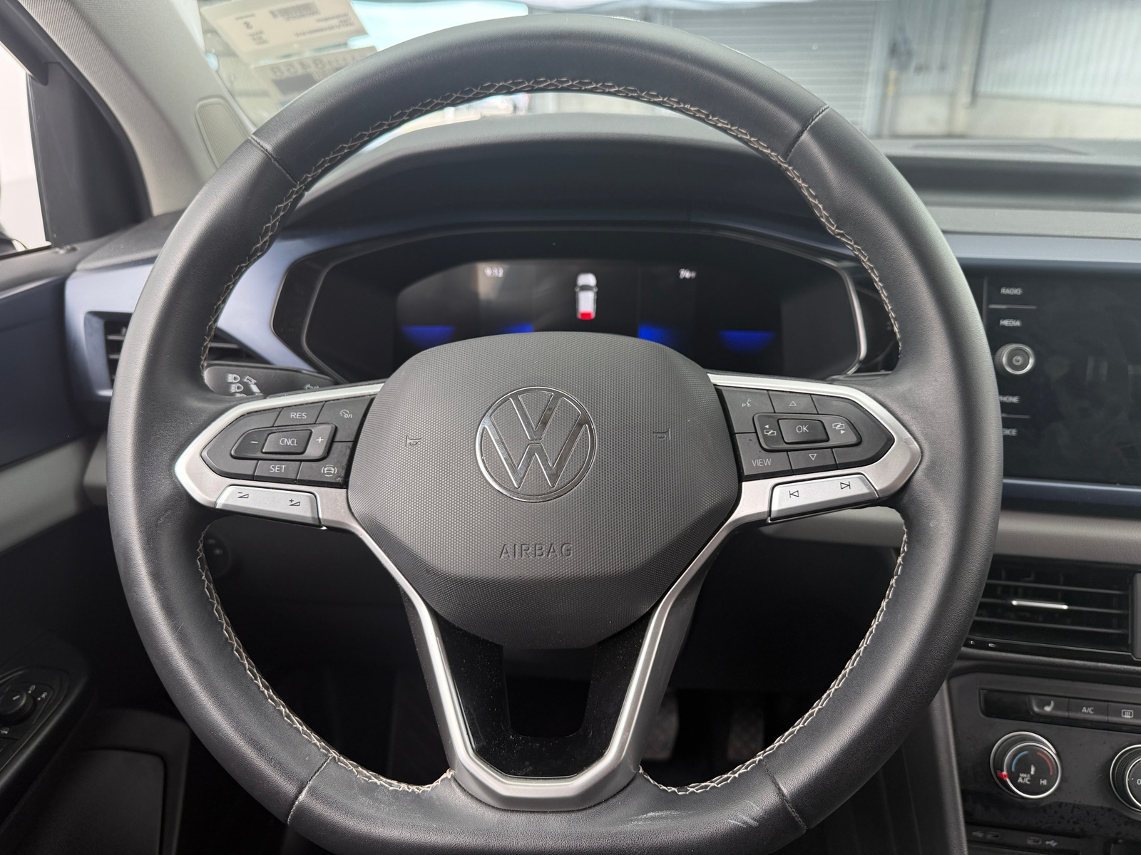 Thumbnail: 2022 Volkswagen Taos - 5