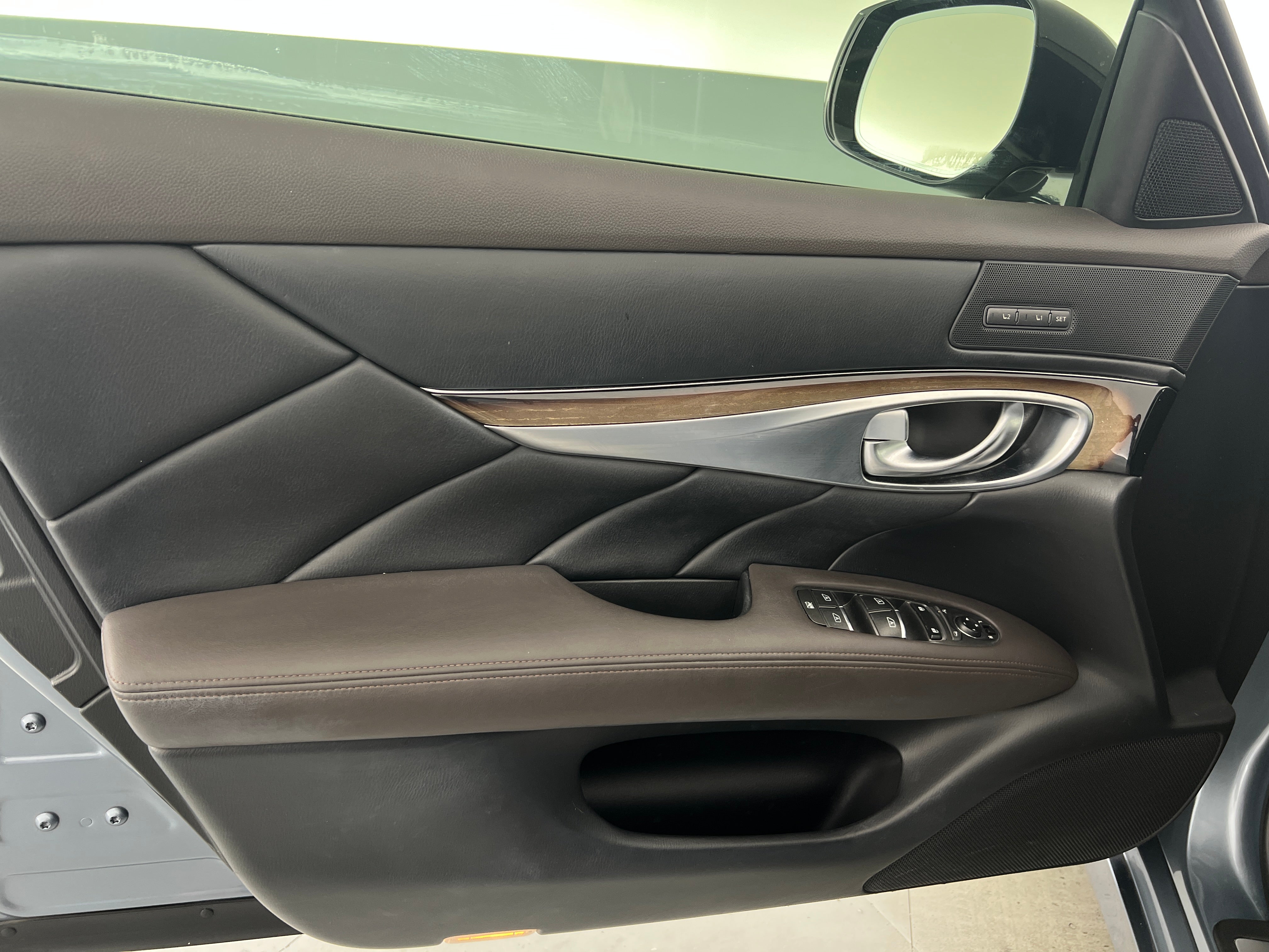 Image 9 of 2016 INFINITI Q70 3.7