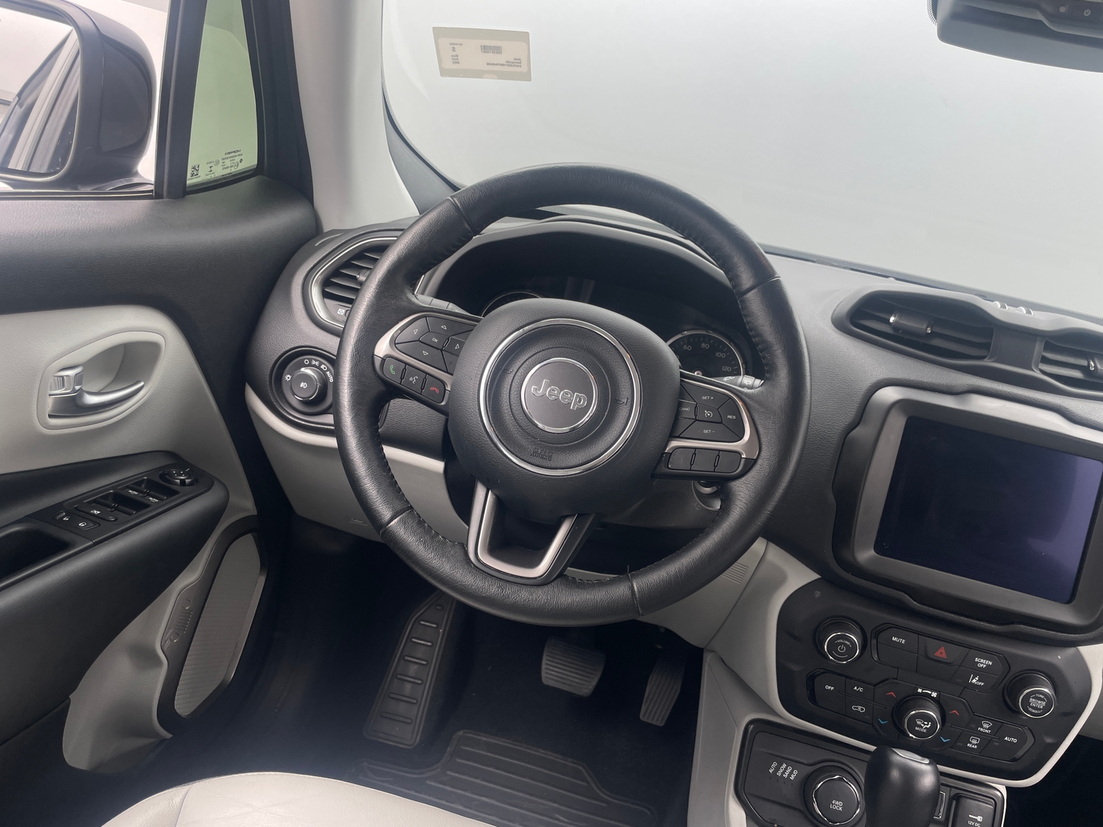 Thumbnail: 2022 Jeep Renegade - 4