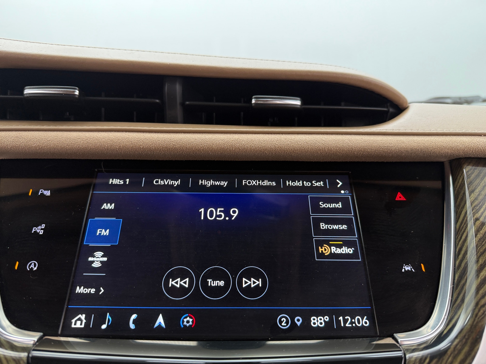 Thumbnail: 2021 Cadillac XT6 - 3