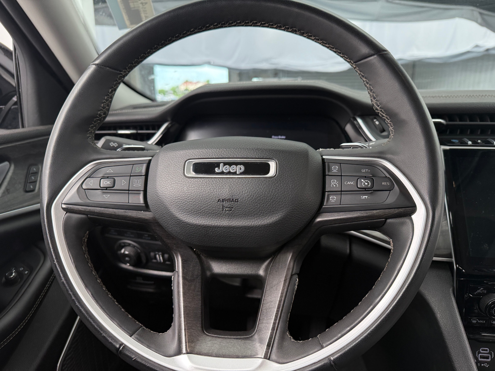 Thumbnail: 2023 Jeep Grand Cherokee - 4