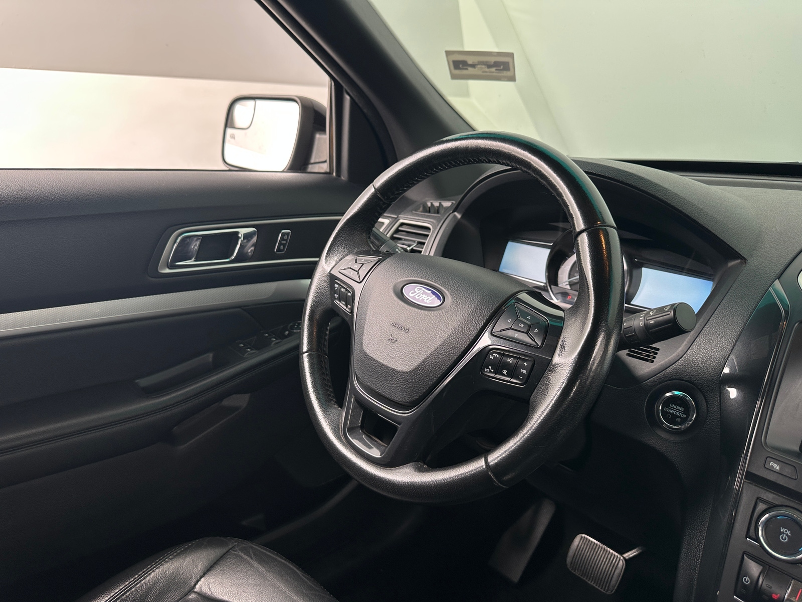 Thumbnail: 2016 Ford Explorer - 5