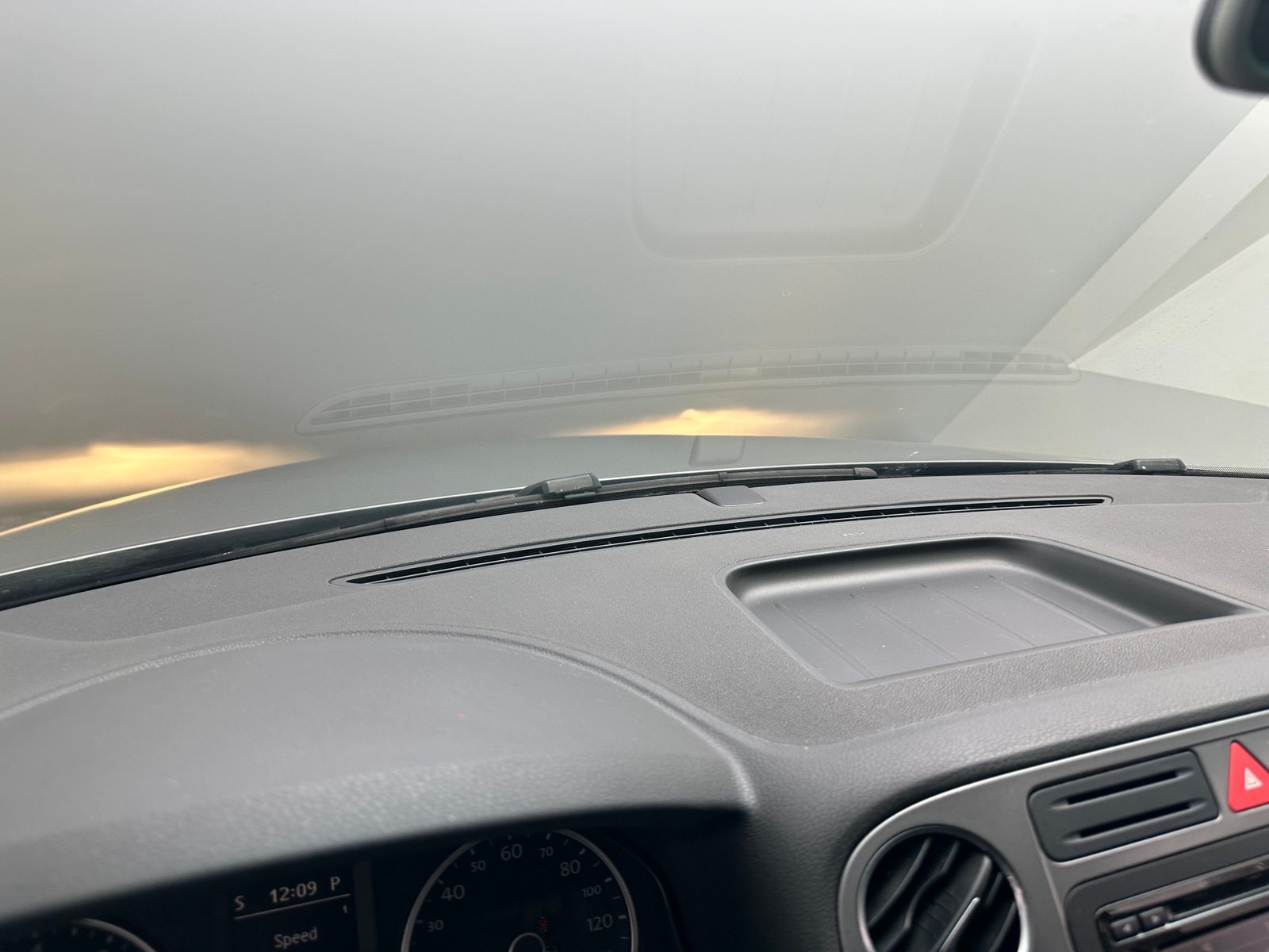 Thumbnail: 2010 Volkswagen Tiguan - 3