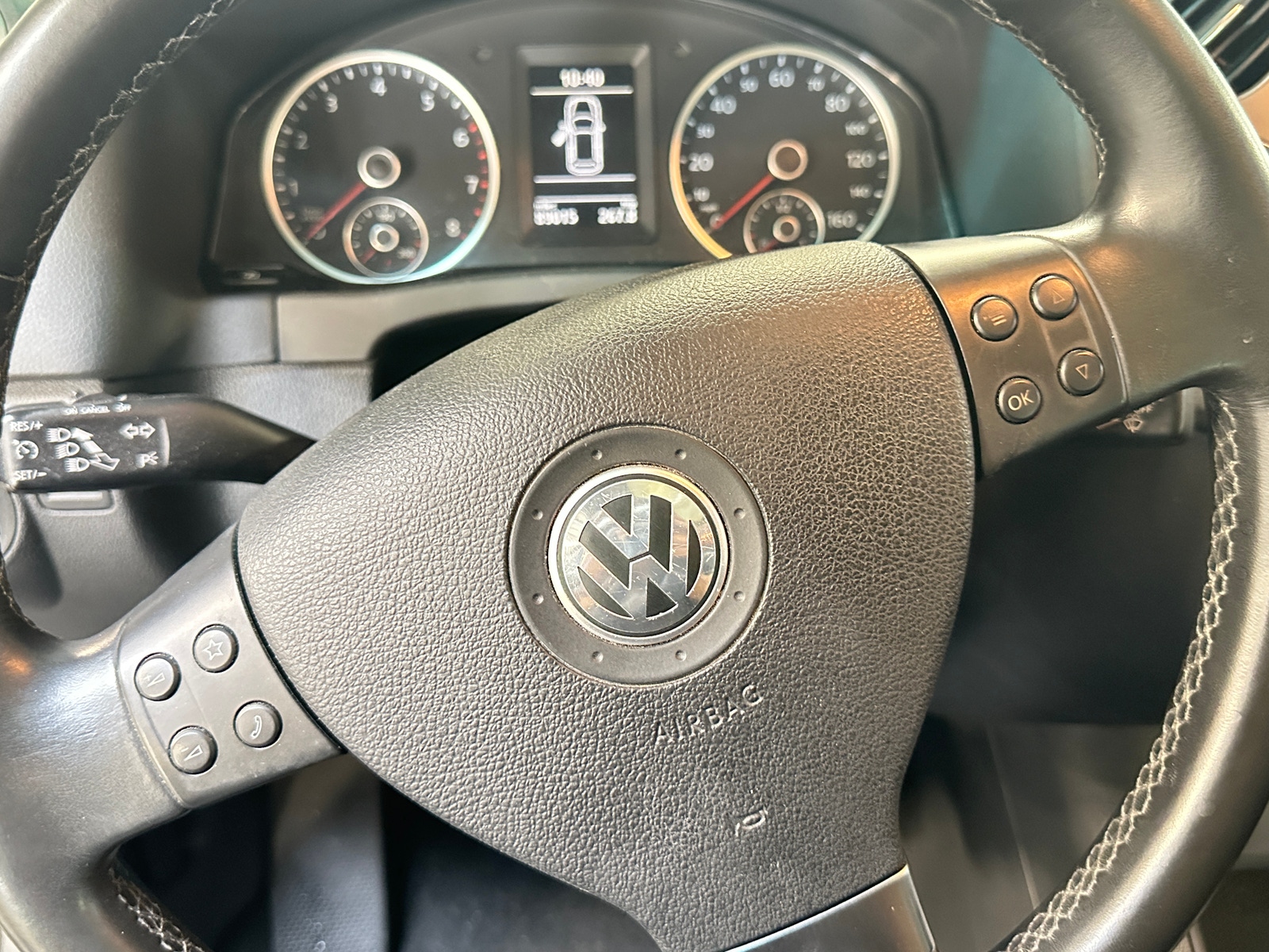 Thumbnail: 2010 Volkswagen Tiguan - 5