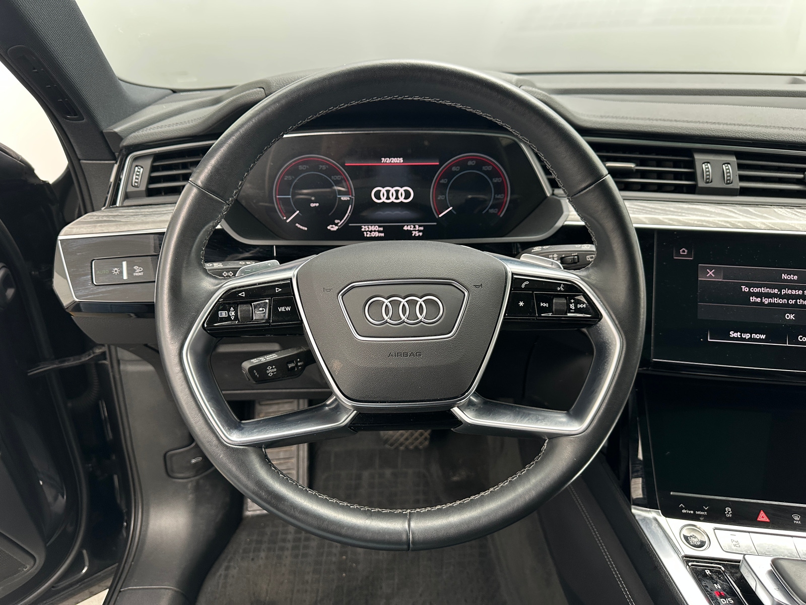 Thumbnail: 2022 Audi e-tron - 4