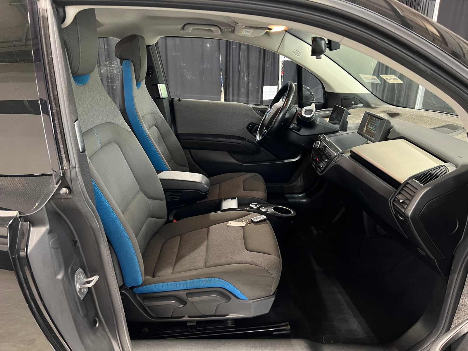 Thumbnail: 2017 BMW i3 - 2