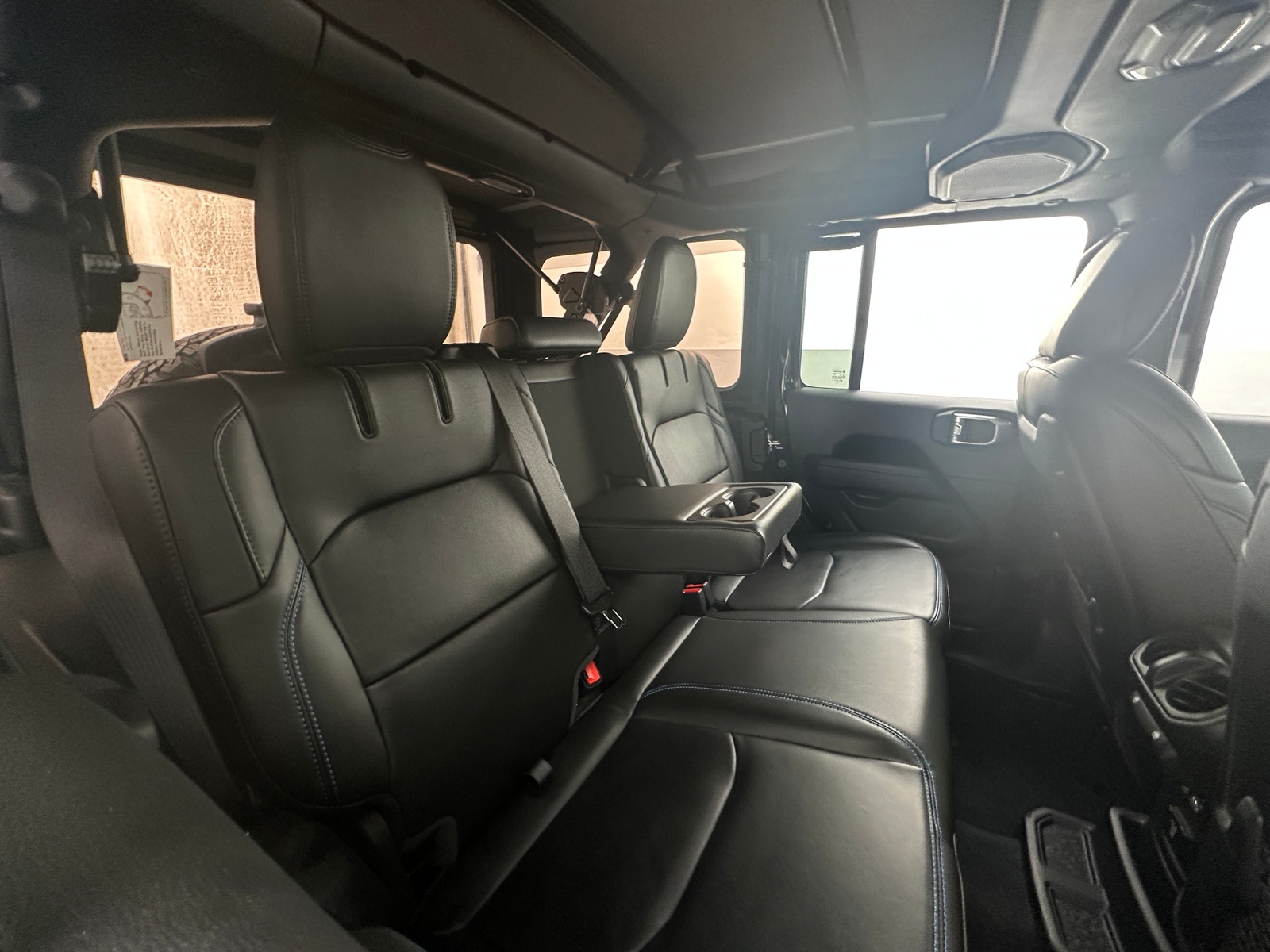 Thumbnail: 2022 Jeep Wrangler - 6