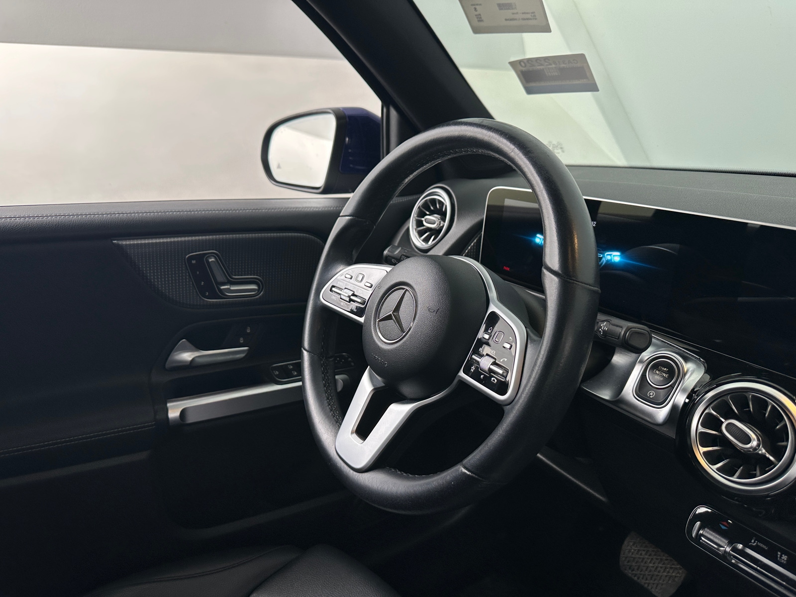 Thumbnail: 2020 Mercedes-Benz GLB - 4