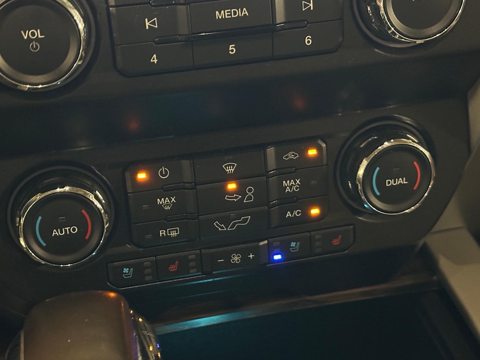 Thumbnail: 2019 Ford Econoline - 3