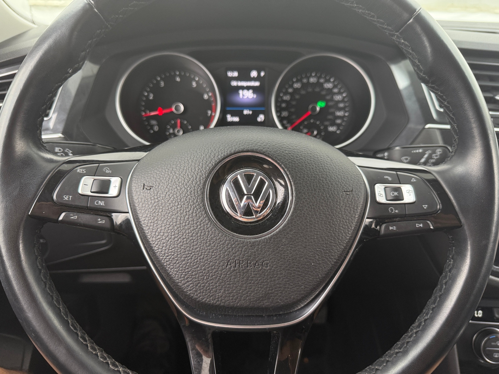 Thumbnail: 2018 Volkswagen Tiguan - 4