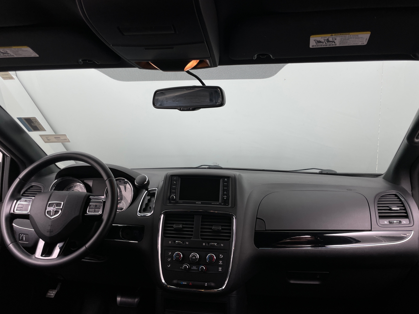Thumbnail: 2017 Dodge Grand Caravan - 3