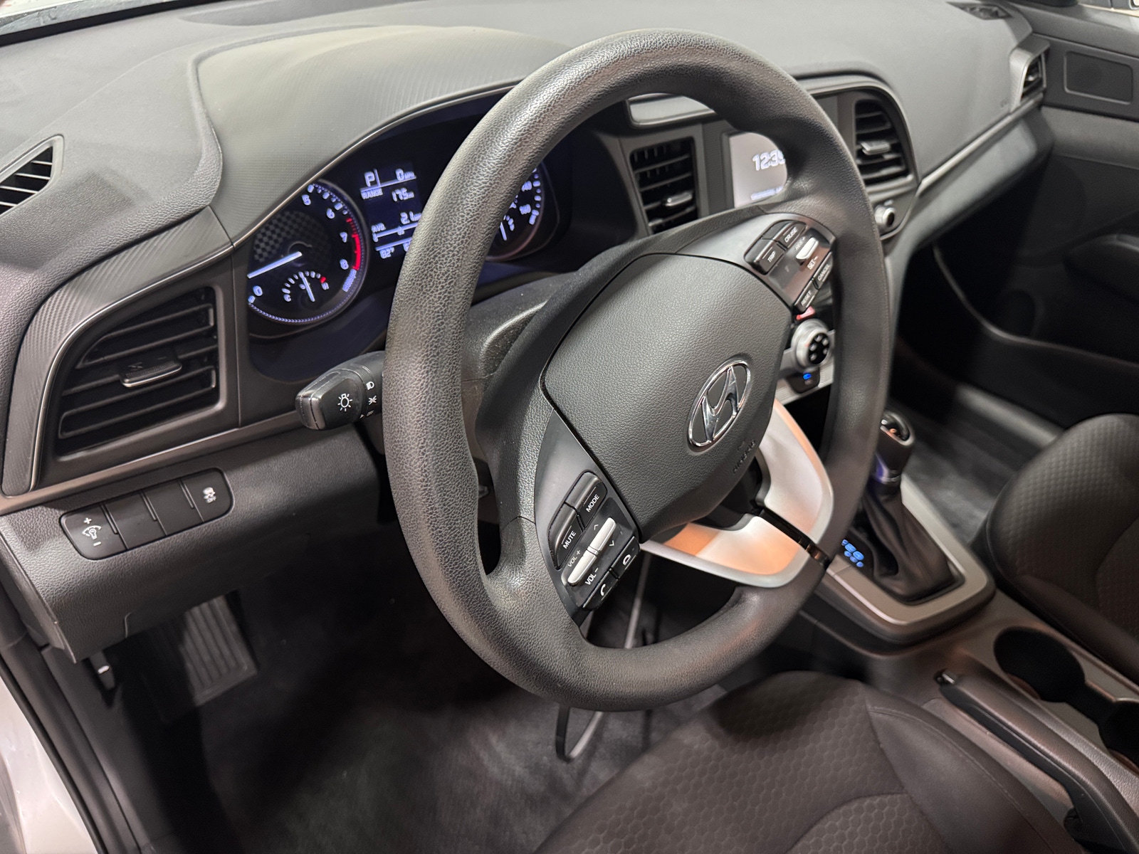 Thumbnail: 2019 Hyundai Elantra - 3