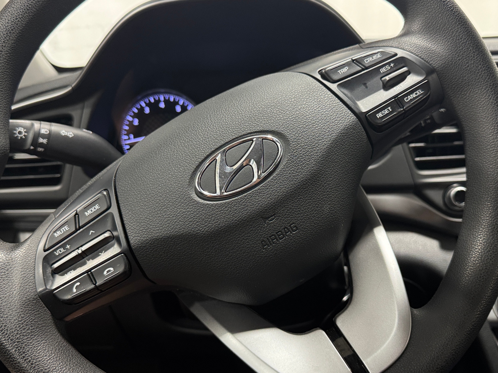 Thumbnail: 2019 Hyundai Elantra - 5